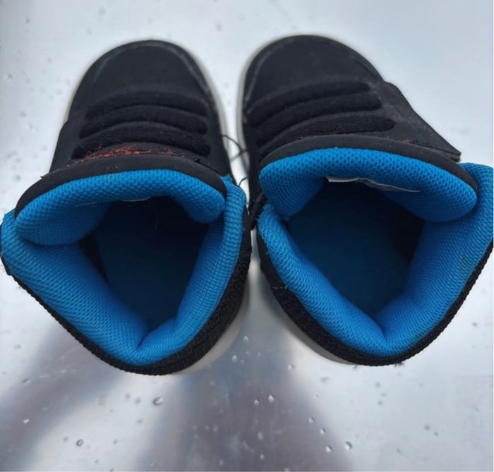 Basket adidas taille 18 - photo numéro 2