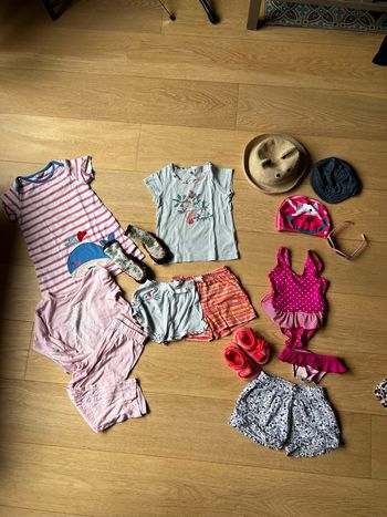 Lot nuit et plage / piscine : maillot, chapeau, pyjama fille 2/3 ans