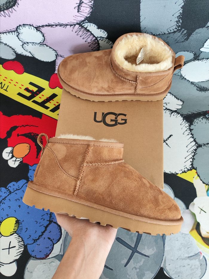 UGG Mini Bottes de neige Marron Taille 38