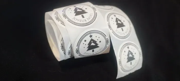 Lot de 20 étiquettes autocollantes “Joyeux Noël” 50×50 mm - photo numéro 3