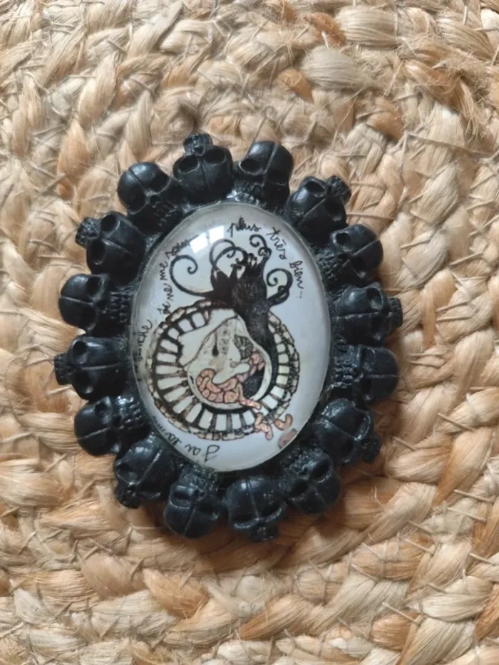 Broche Edward aux mains d'argent - photo numéro 6