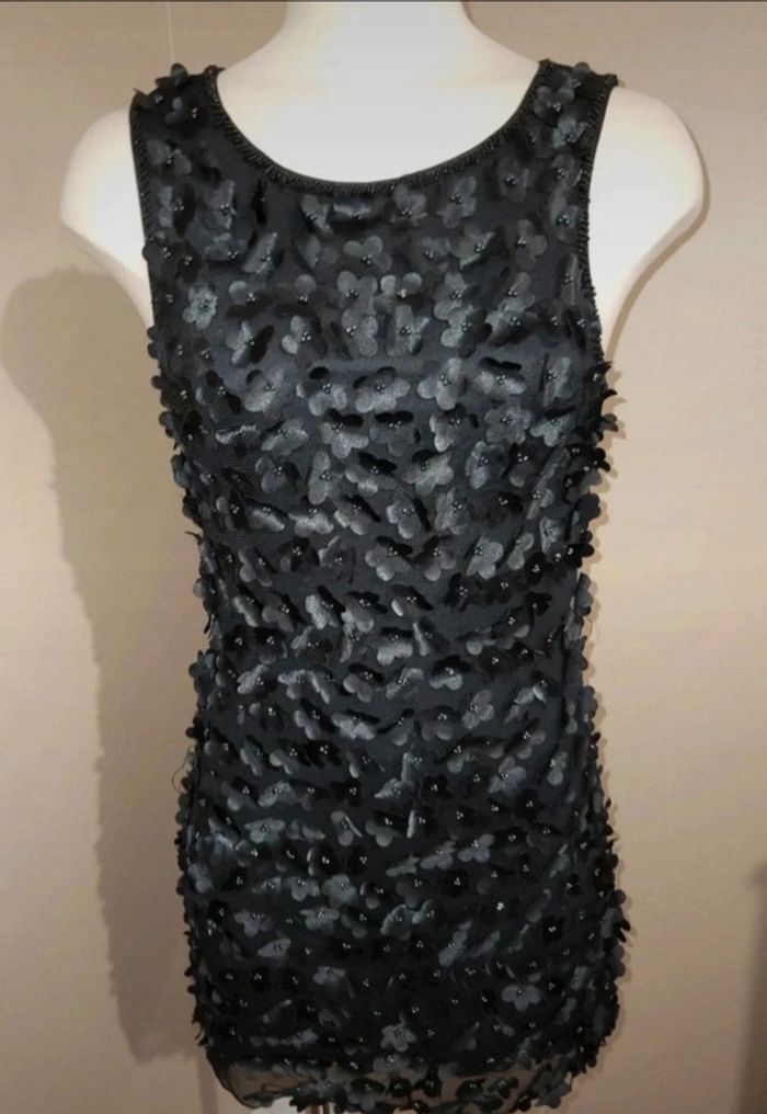 Robe d'été fleurs et perles 36