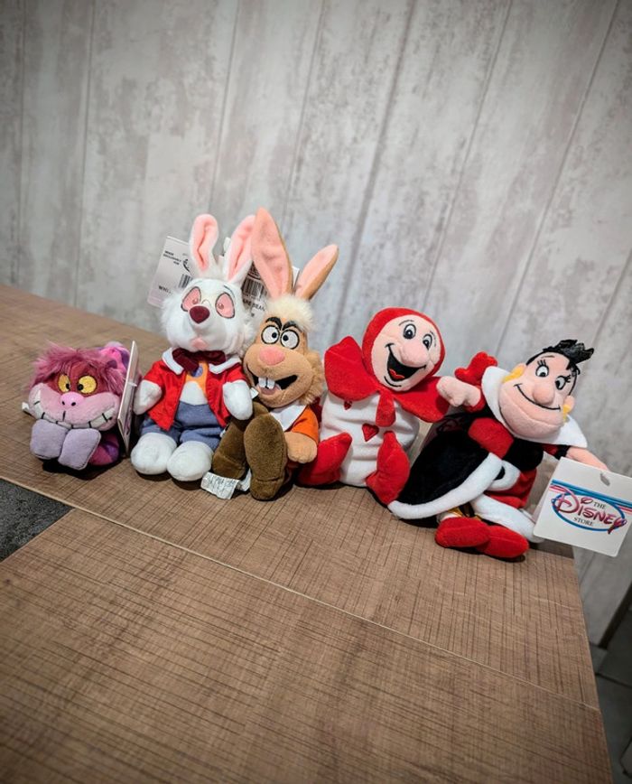 Lot de peluches Alice au pays des merveilles