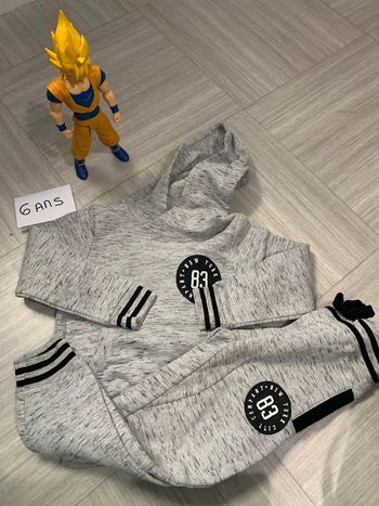 Ensemble jogging gris