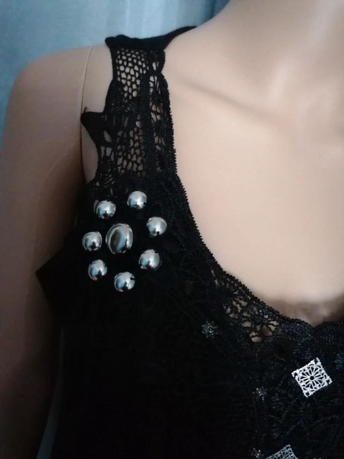 Robe noire broderie et perles M.L - photo numéro 3