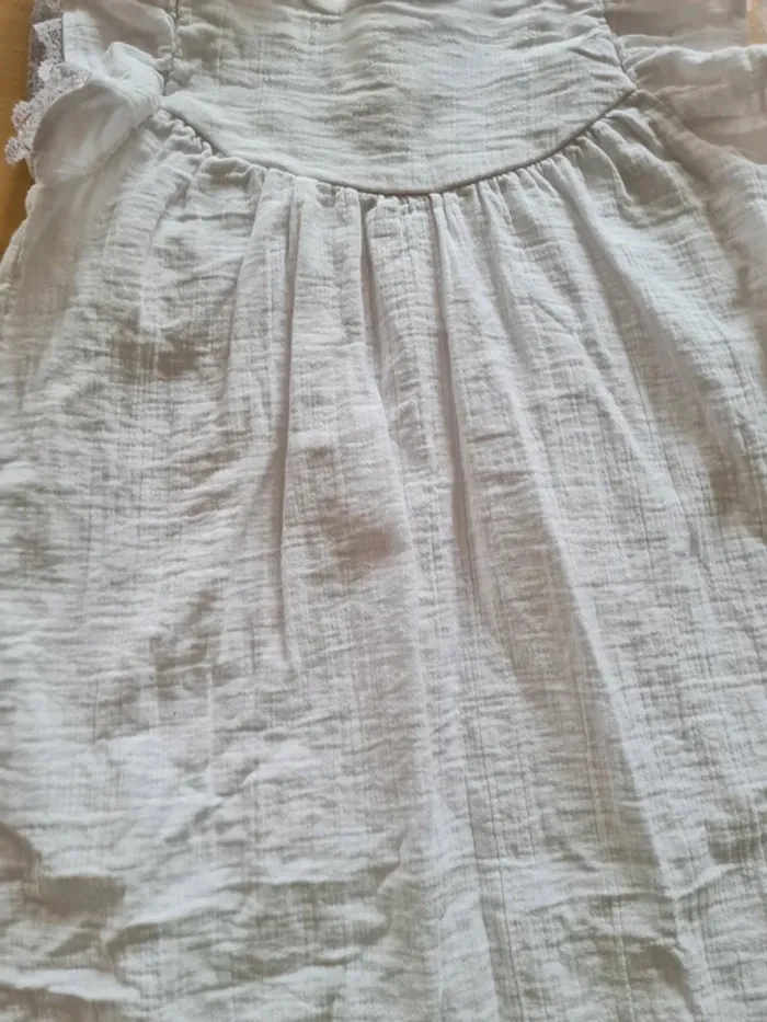Robe blanche avec dentelle 24 mois - photo numéro 4