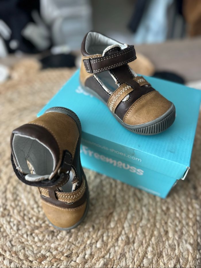 Chaussures bébé Taille 23