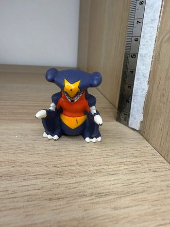 Figurine carchacrok Pokémon