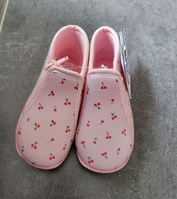 Chaussons vertbaudet t22 neuf
