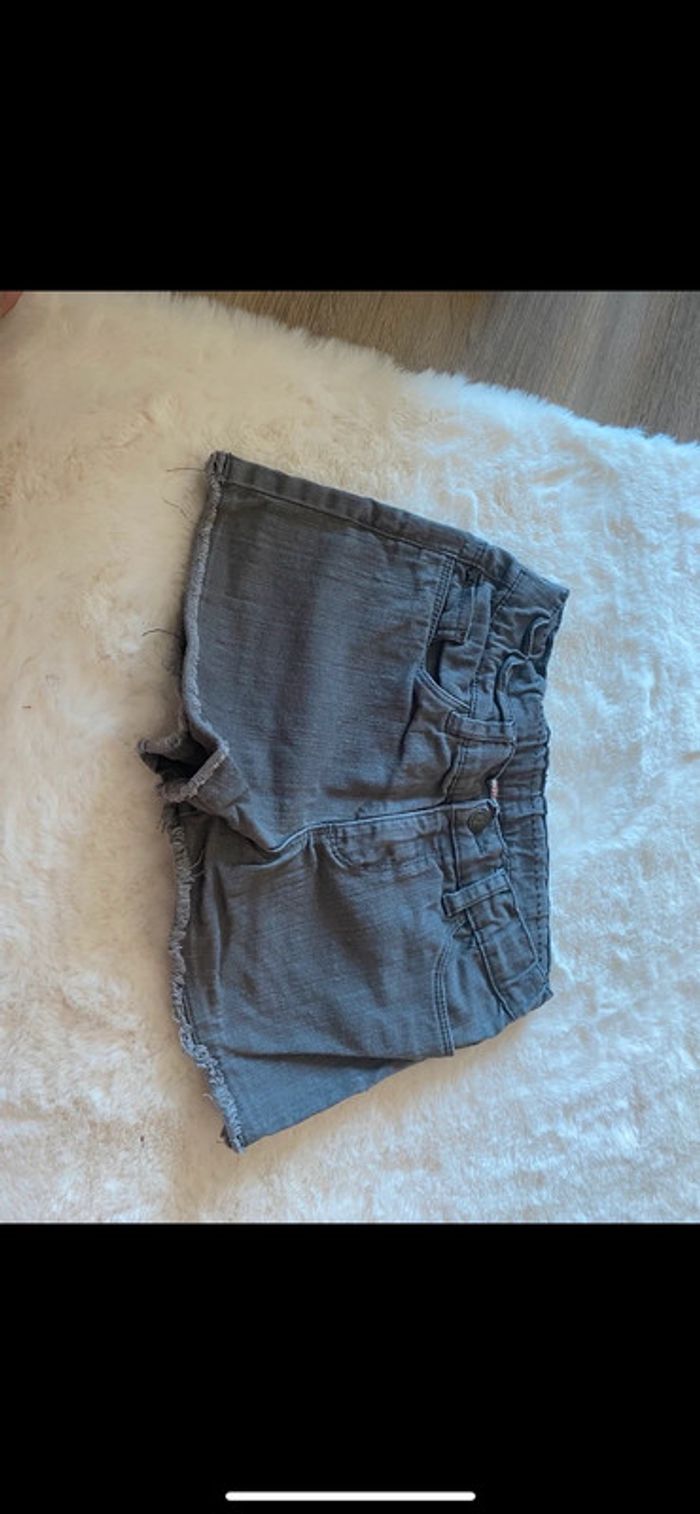 Short fille