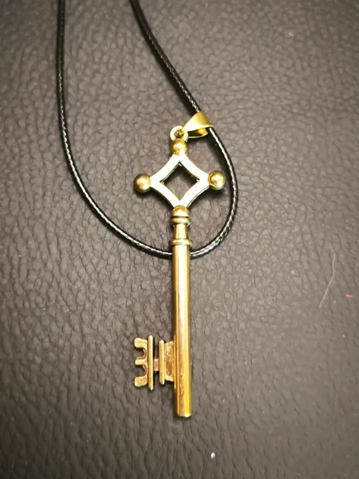 collier clé d'Eren attaque des titans - photo numéro 2