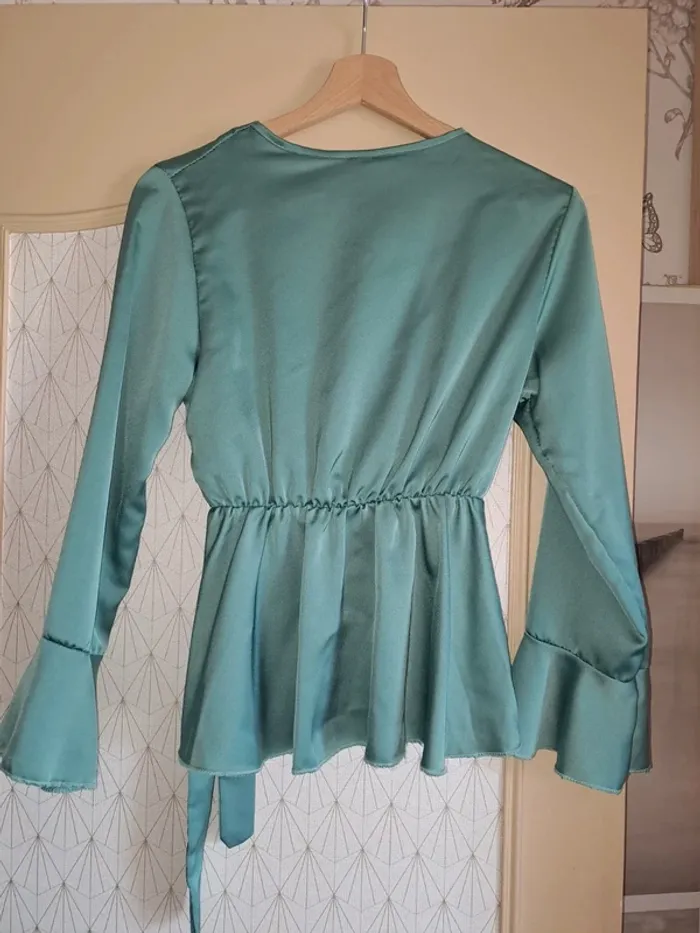 Chemise femme vert d'eau comme neuve 5eme saison New collection 36 à 40 tbe - photo numéro 6