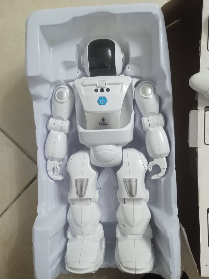 Robot 40 cm avec de multiples actions