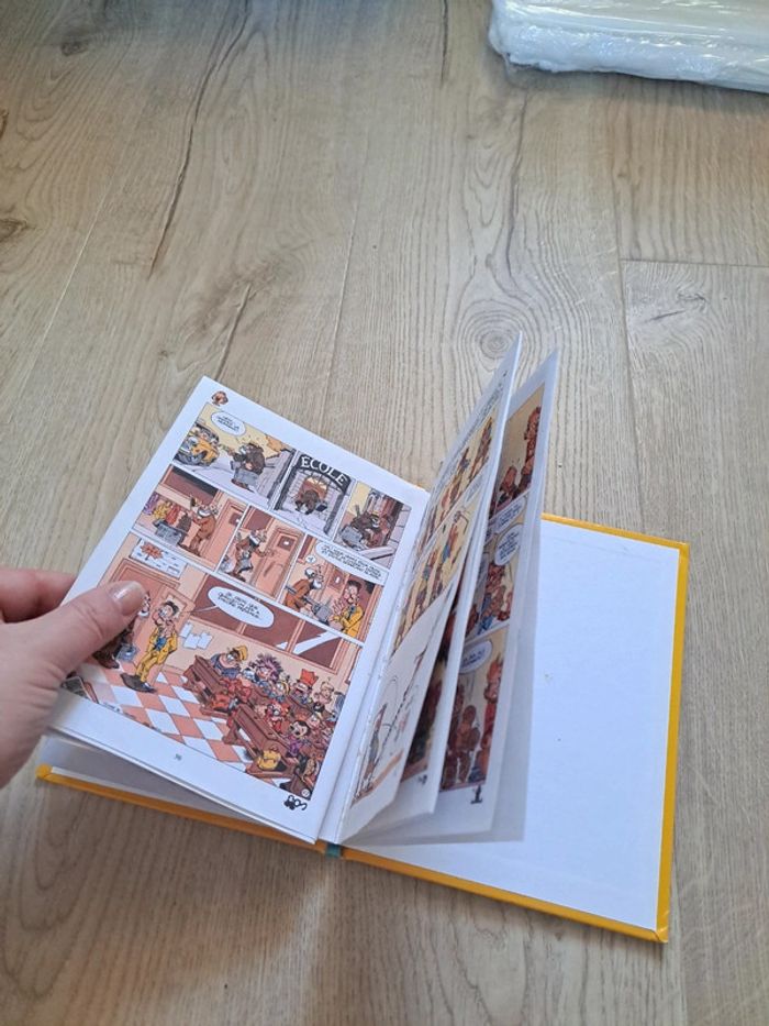 Bd Le petit Spirou "Tous en maillot!" - photo numéro 3