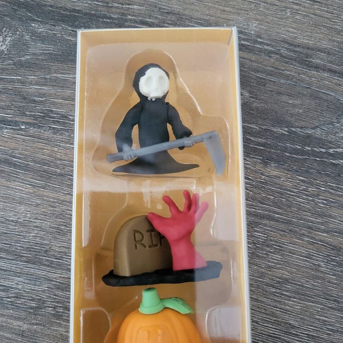 Coffret 5 gommes theme Halloween - photo numéro 2