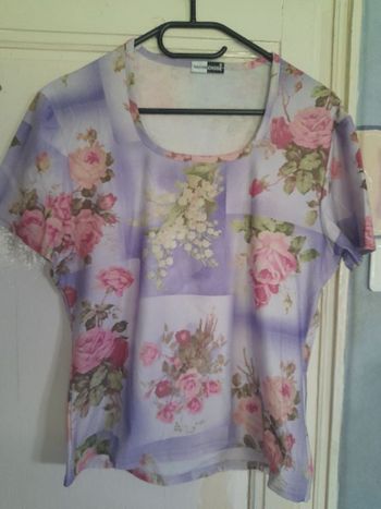 T-shirt mauve/parme fleuri, marque Machin Chose, taille S (taille grand 42/44)
