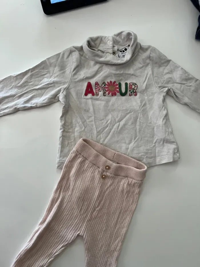 Ensemble Tape à l’Œil – 6 mois (haut “Amour” + legging rose)