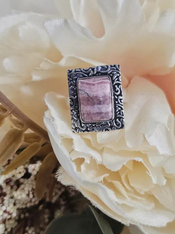Bague texturee en argent sterling 925 avec sa pierre rhodonite et pyrite