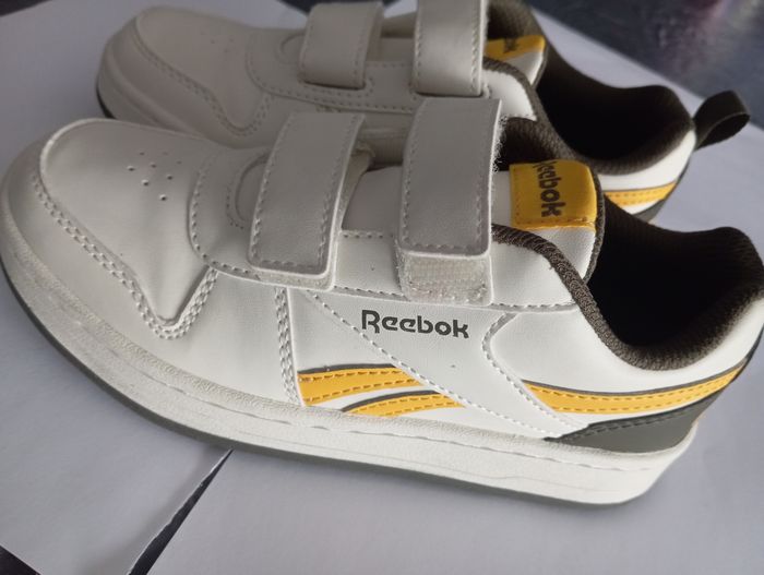 Basquette Reebok enfant  taille 30 - photo numéro 2