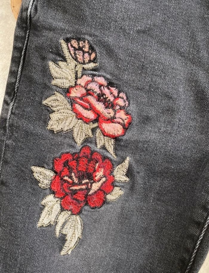 Jeans brodé fleurs Camaïeu 34 - photo numéro 3