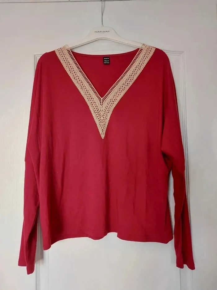 Blouse bordeaux col dentelle ajourée M