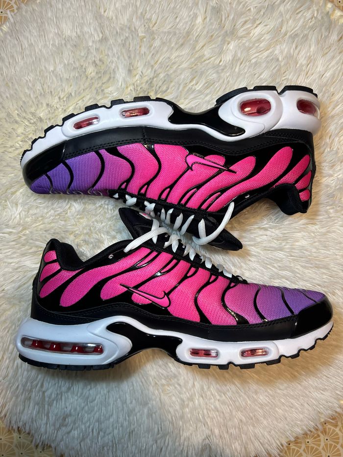 pink suede tns