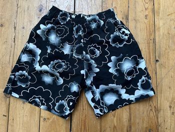Short de bain noir et blanc fleuri 6 ans 