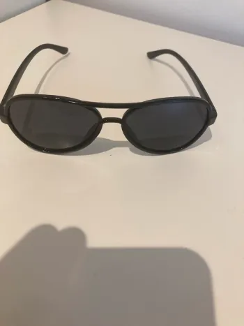 3 ans - Lunettes solaire noire