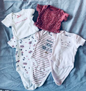 lot de 5 body manche courte « Gemo » taille 1 mois.