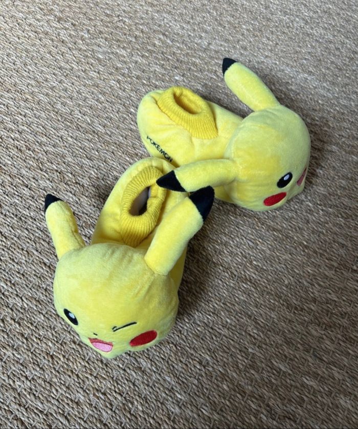 Chaussons enfant Pikachu taille 28 - photo numéro 2
