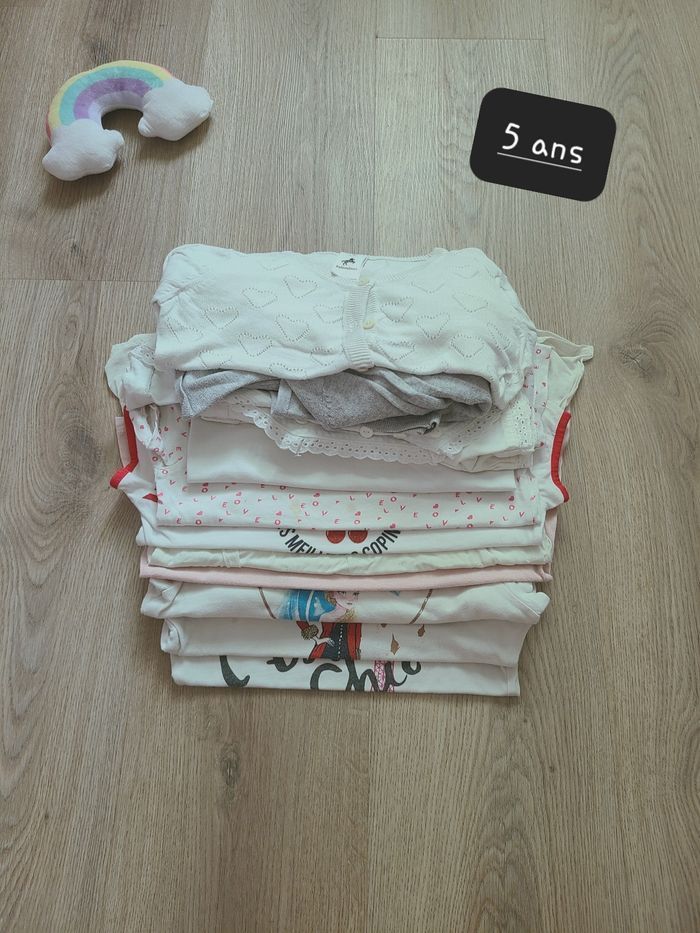 Lot vêtements tâché 5 ans fille - photo numéro 1
