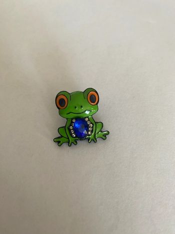Pins grenouille diamant bleu