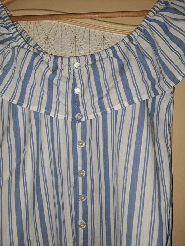 Jolie blouse sans manche bleu blanche Jennyfer étiquette coupée M 1 mini tâche qu'on ne voit pas - photo numéro 2
