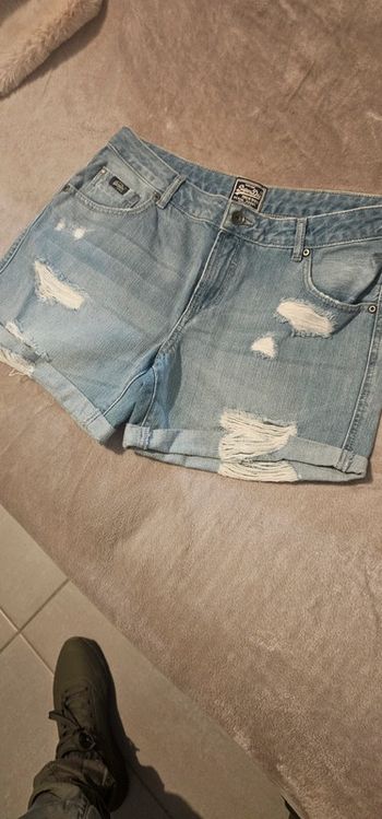 Short jean troué Superdry taille 38