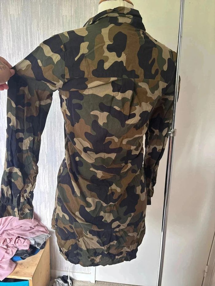 Chemise longue à motif militaire taille 36 marque Jennyfer• - photo numéro 4