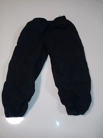 Pantalon noir doublé 23 mois tbe
