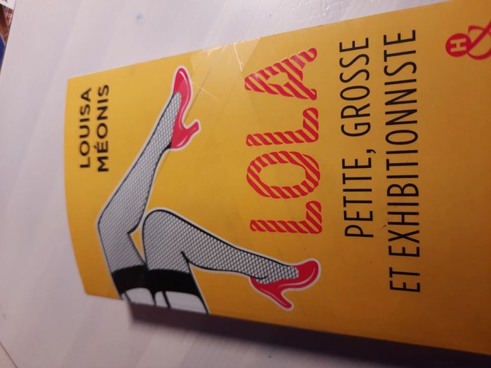 Lola, petite, grosse et exhibitionniste - photo numéro 4