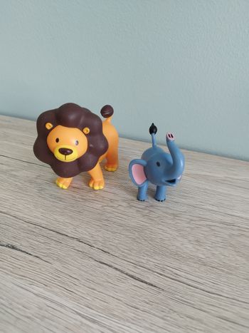 Lot figurines lion et éléphant