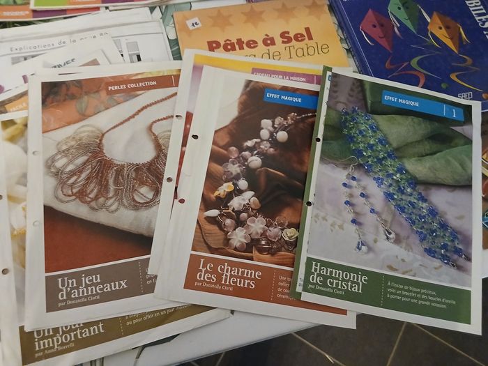 Lot de livres magazines fiches pour loisirs créatifs créations de bijoux ou autre - photo numéro 4
