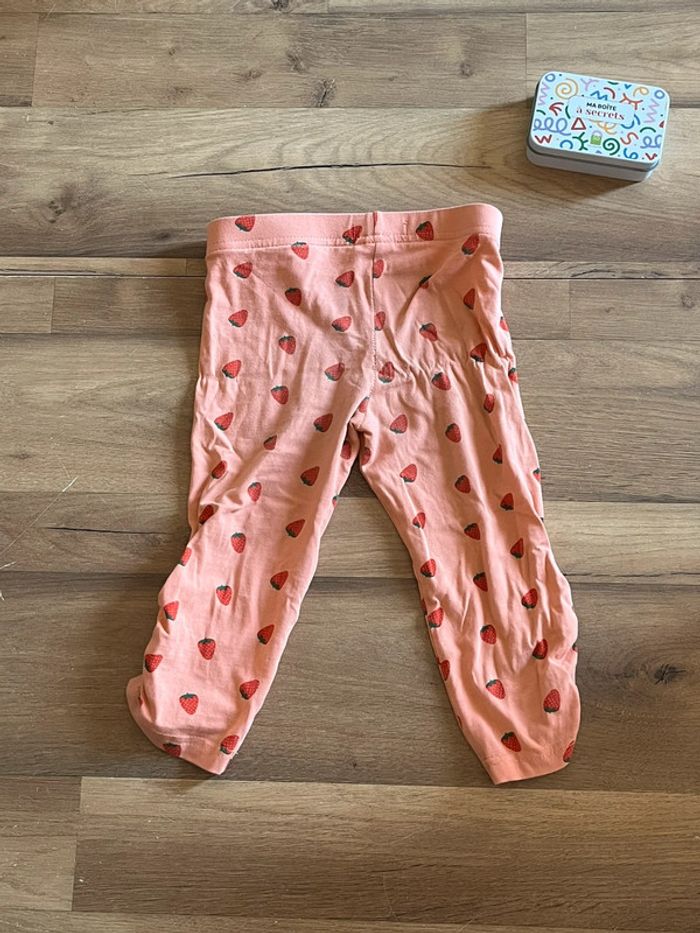Je vend un legging court fille taille 4 ans bon état - photo numéro 2