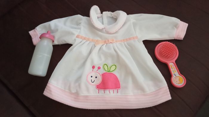 Lot  1 robe et 2 accessoires pour poupées