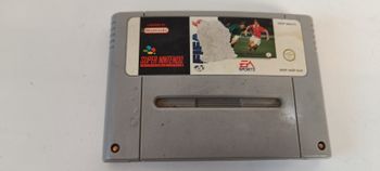 fifa 96 super nintendo  cartouche seule étiquette abimé