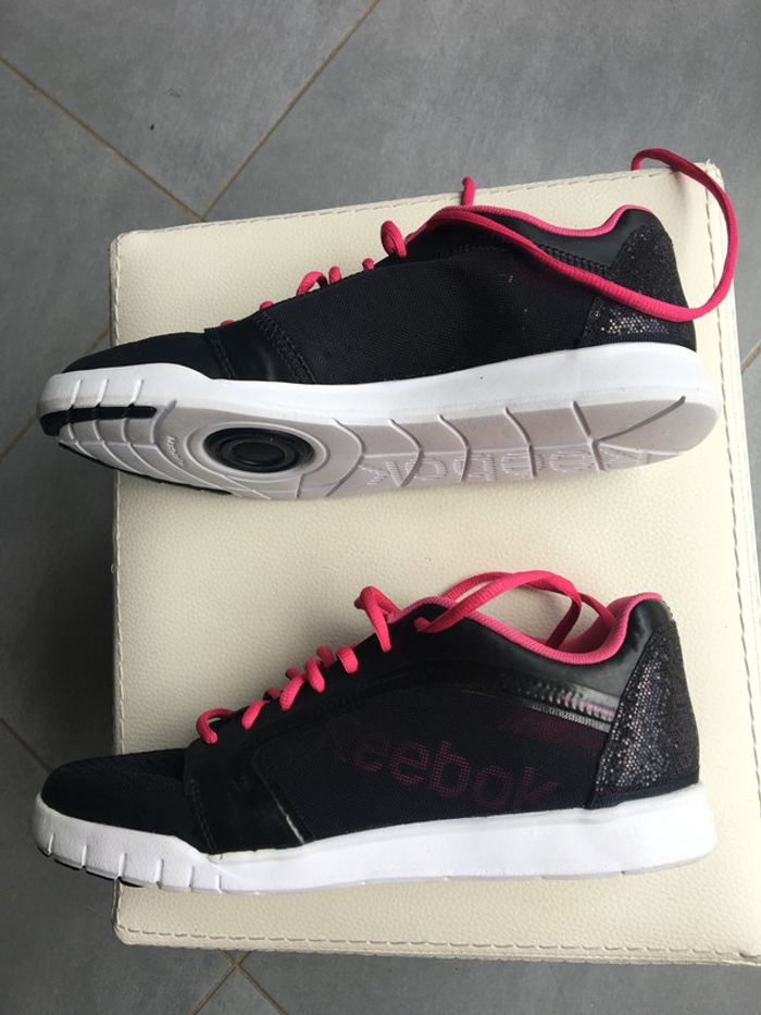Basket reebok de fitness d’ange urlead noir et rose paillettes noir derrière