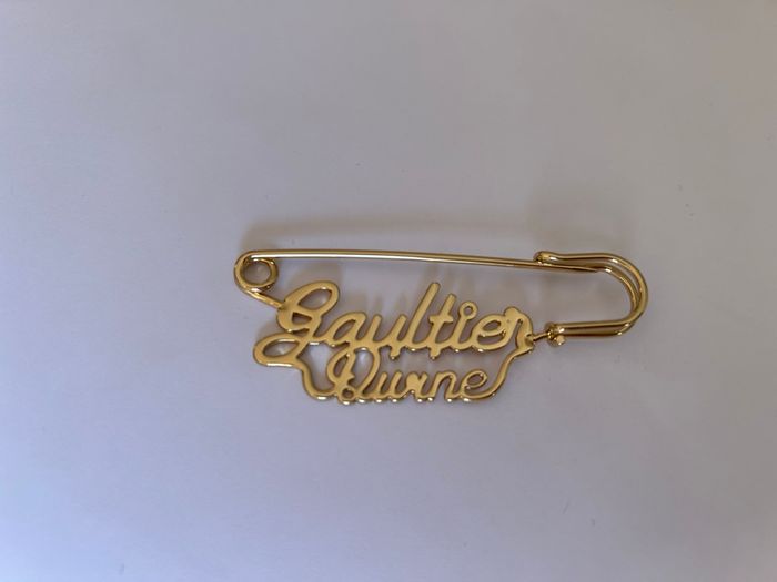 Broche pin’s Jean Paul Gaultier Divine neuve - photo numéro 4