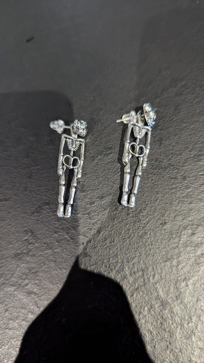 Boucle d'oreille fantaisie squelette