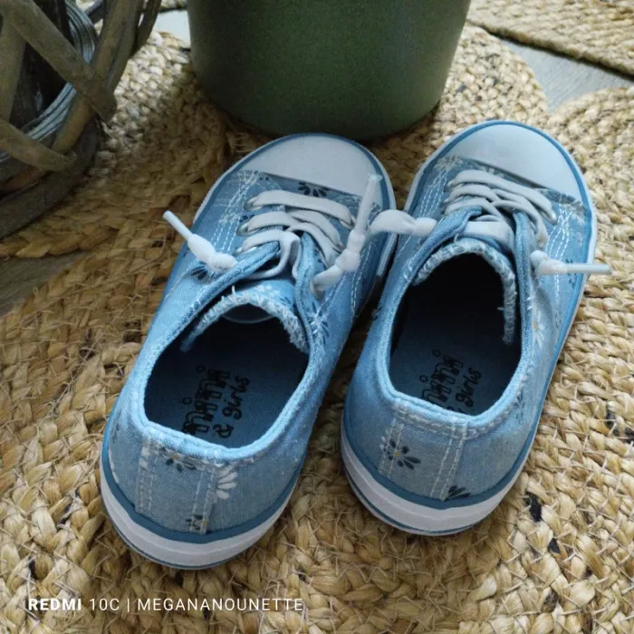 🌸👟 Baskets effet jean fleuri – Pointure 26 – Très bon état – Ouverture magique - photo numéro 7
