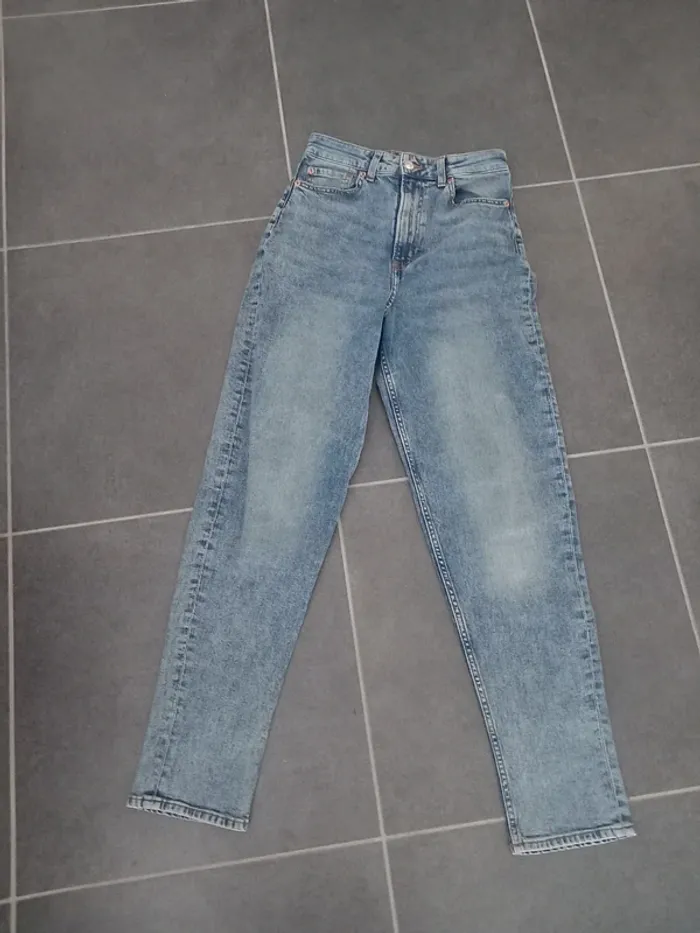 Jeans Mom Divided