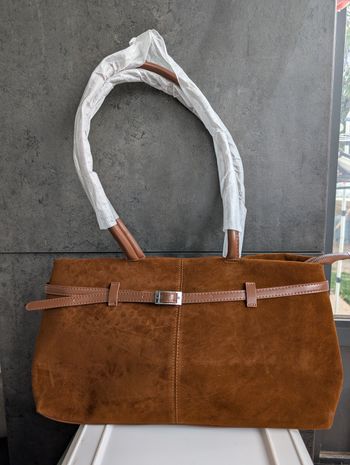 Sac à main tendance en simili daim camel
