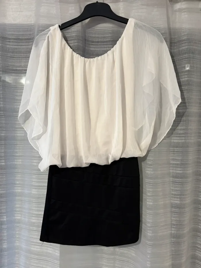 Robe noir et blanche