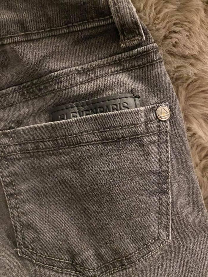 Jean eleven paris 6 ans  Parfait état  Taille haute - photo numéro 3